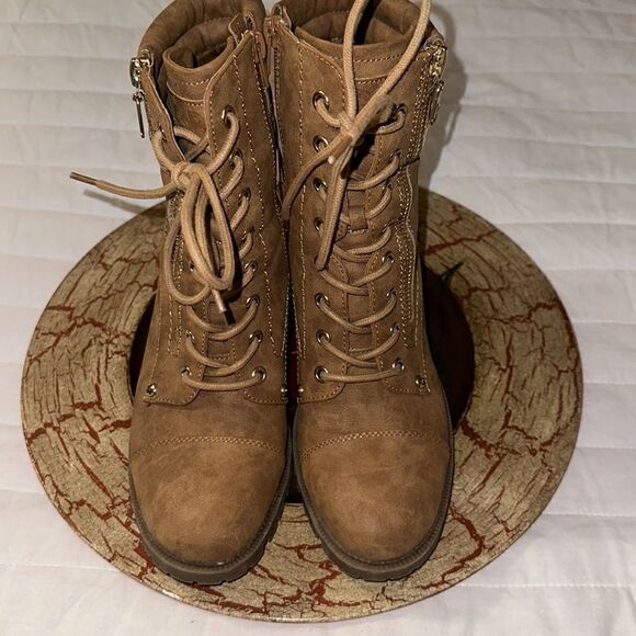 Guess 9.5 M Jaylee Light Brown Faux Leather Lace-up Side Zip Heeled Ankle Boots - Picture 8 of 17